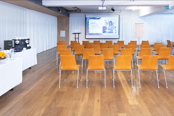 Halle 2a - Seminar Stühle