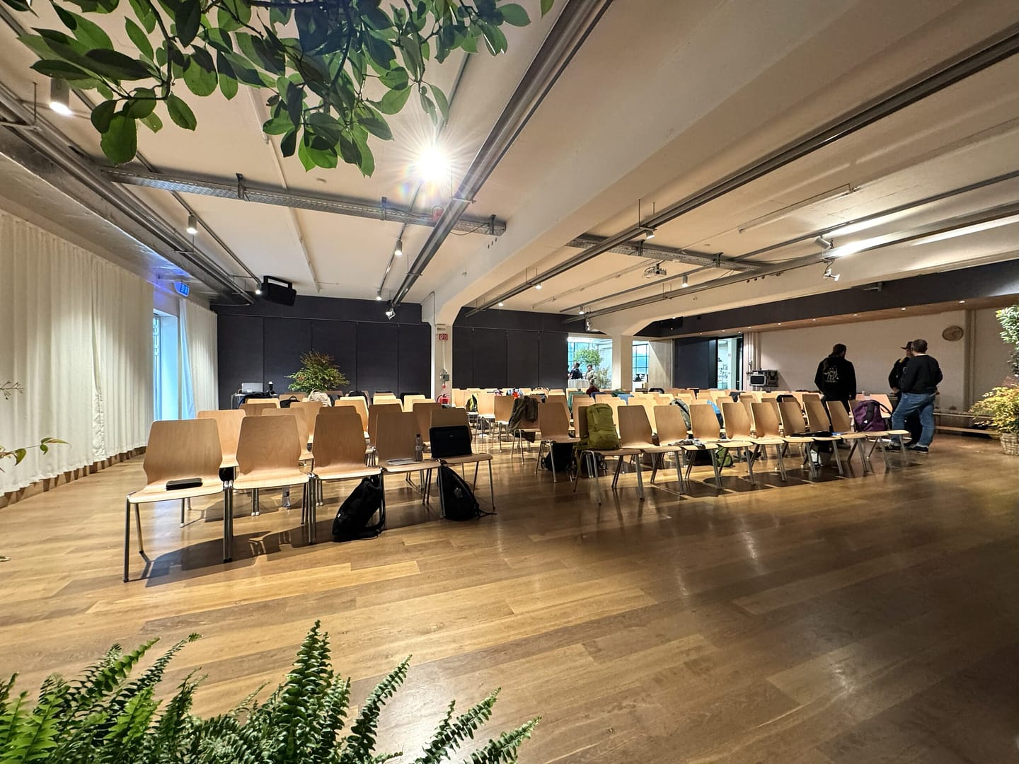 Halle 2b Plenar intern verbunden mit Halle 2a Halle 2b Plenar intern verbunden mit Halle 2a